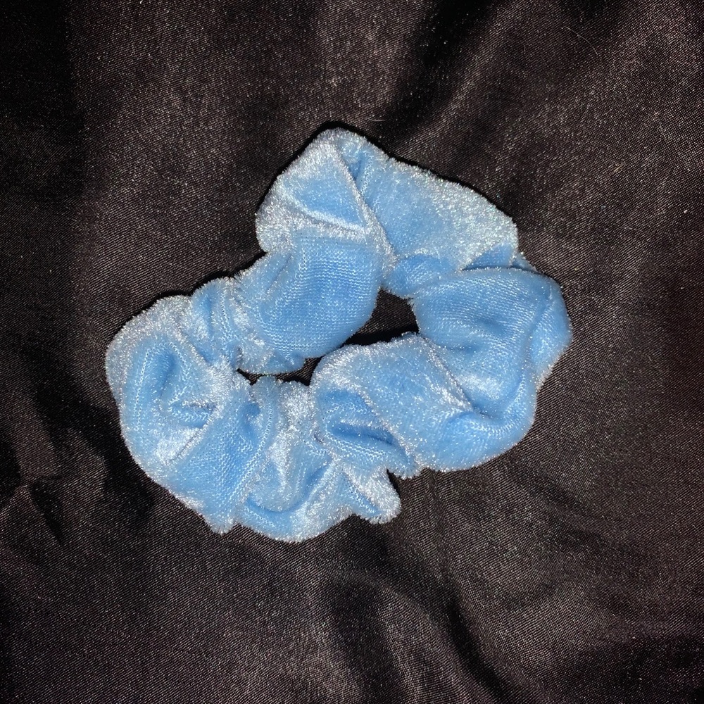 Scrunchie - Picture 3 of 6